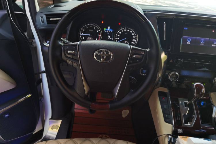 Used Toyota Alphard 2015 3.5L Luxury Edition
