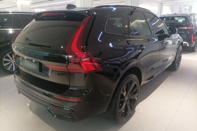 Used Volvo XC60 2026 B5 4x4 Smart Range Extreme Night Black Edition Rear Right 45 Deg
