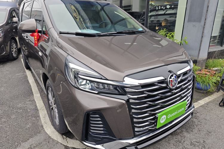 Used Buick GL8 2023 Facelifted Land Cruiser Executive Luxury Version Front Right 45 Deg