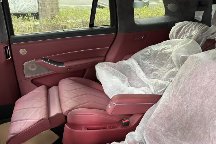 Used Hima AITO M8 2025 Model Pure Electric Ultra Six-Seat Four-Wheel-Drive Version