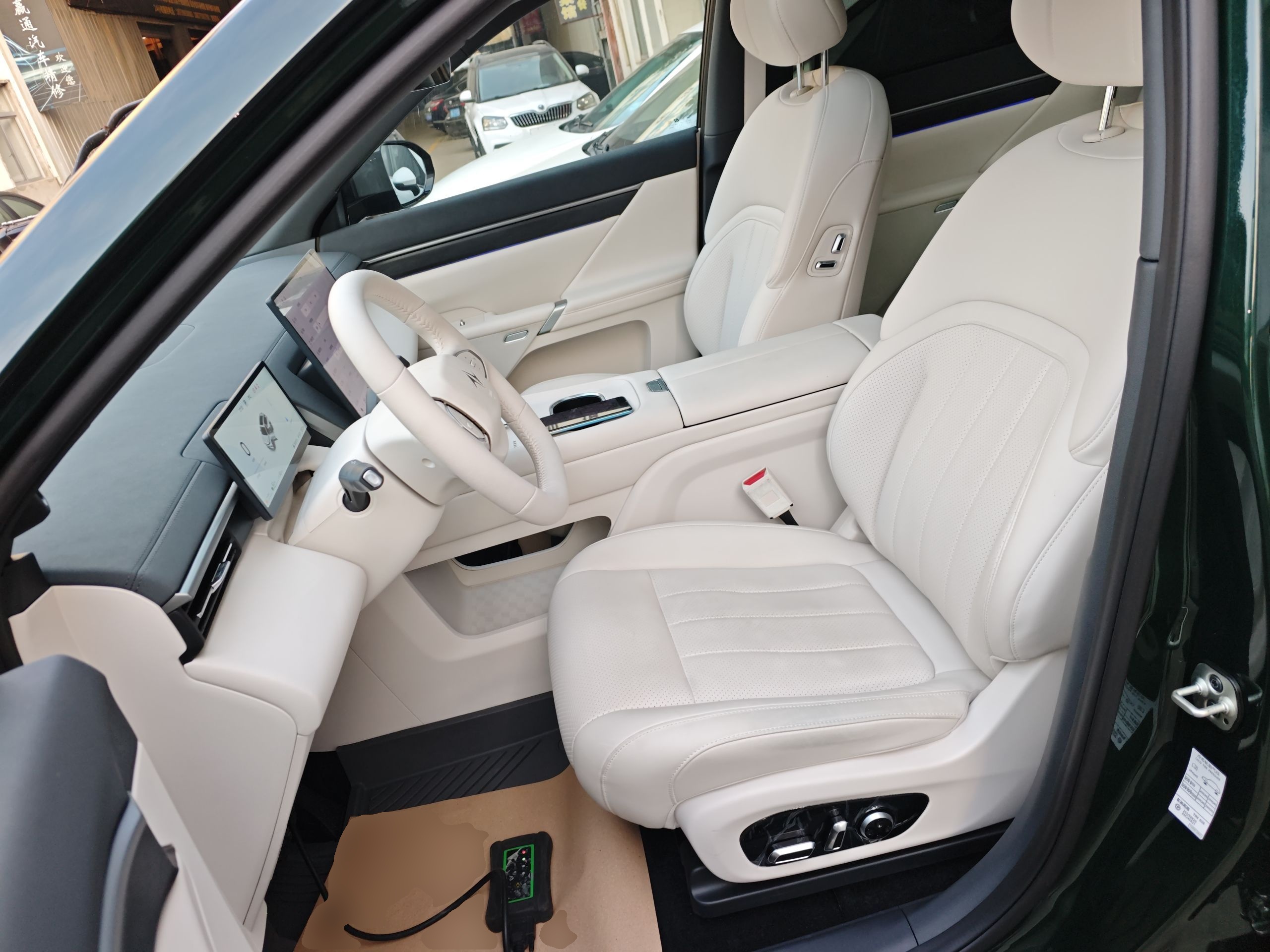 Переднее сиденье в автомобиле