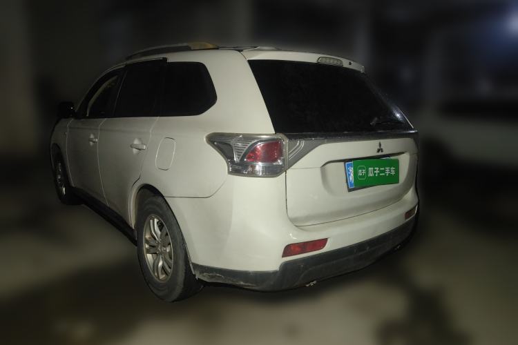 Used Mitsubishi Outlander 2013 2.0L Two-Wheel Drive Sport Navigation Version 5 Seats