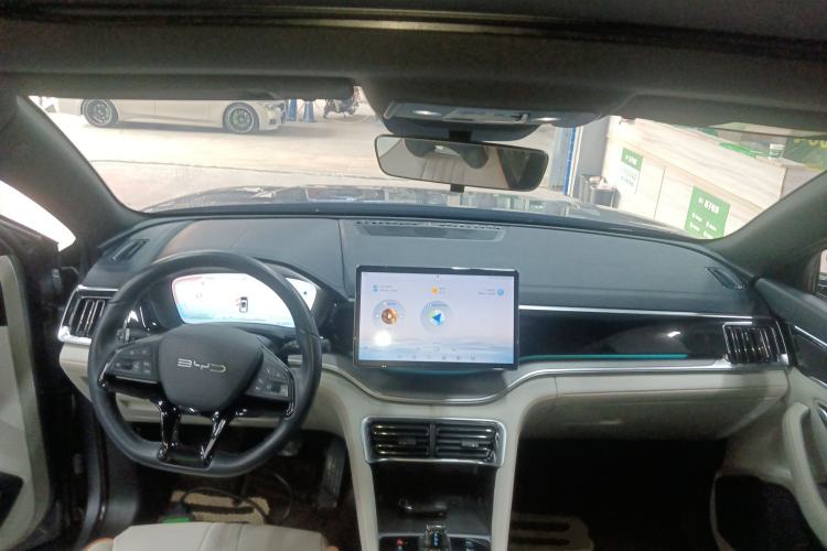 Used BYD Song PLUS New Energy 2024 Honor Edition EV 520km Premium Model Center Console