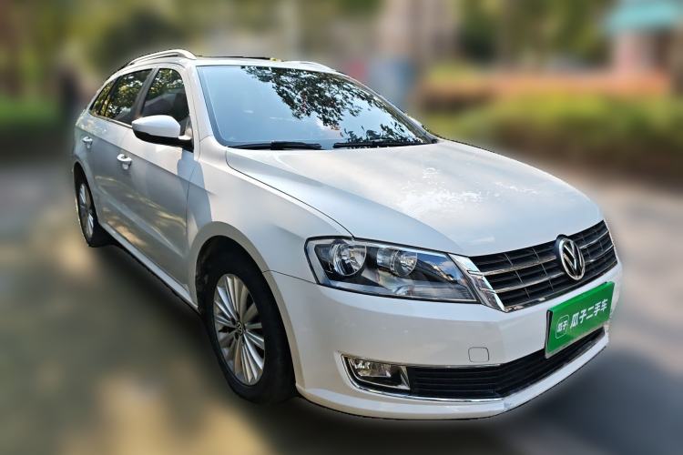 Used Volkswagen Gran Lavida 2013 1.4 TSI Automatic Comfort Model Front Right 45 Deg