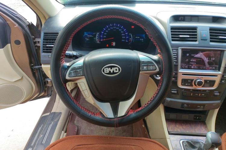 Used BYD G6 2011 2.0L Manual Luxury Version
