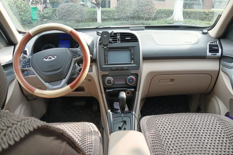 Used Chery Tiggo 3 2014 1.6L CVT ZhiShang Edition Center Console