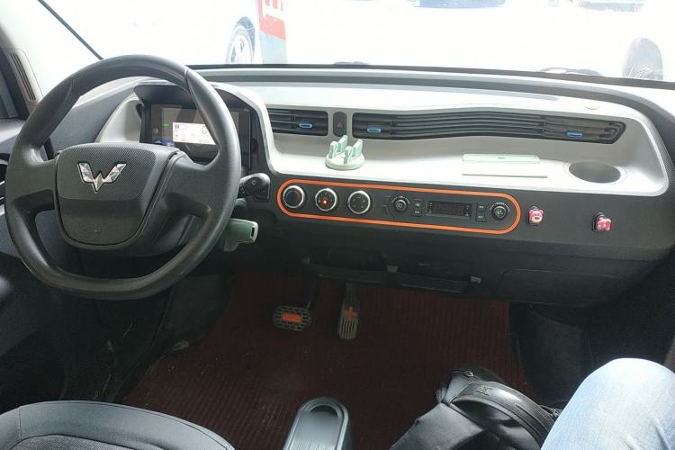 Used Wuling Hongguang MINIEV 2022 Easy Version Lithium Iron Phosphate Center Console