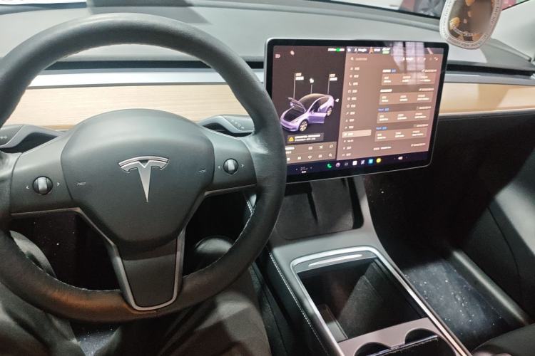 Used Tesla Model Y 2021 Long-Range All-Wheel-Drive Version 3D7 Center Console