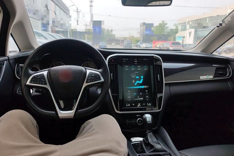 Used BYD Song MAX 2017 1.5T Automatic Smart Connect Prestige 7-Seater Center Console