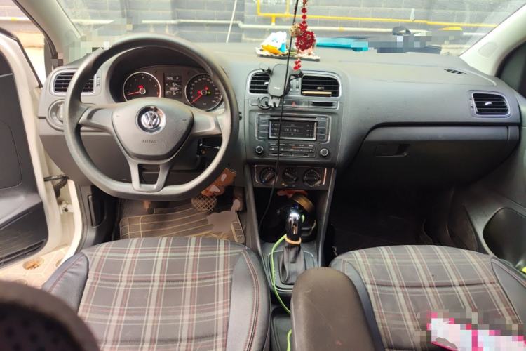 Used Volkswagen Polo 2014 1.6L Automatic Comfort Edition Center Console