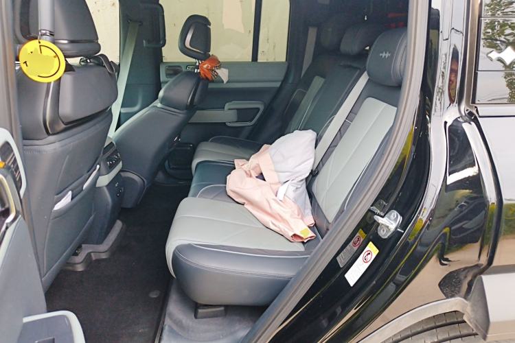 Used Formula Leopard 5 2023 Navigator Edition Left Rear Seat