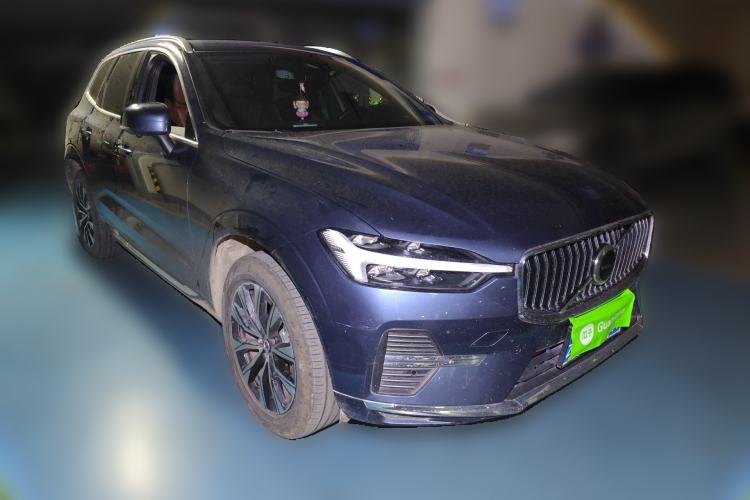 Used Volvo XC60 2024 B5 4x4 Smart Luxury Edition Front Right 45 Deg