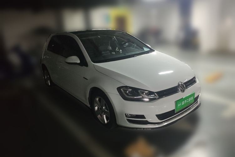 Used Volkswagen Golf 2015 1.4TSI Automatic Luxury Model Front Right 45 Deg