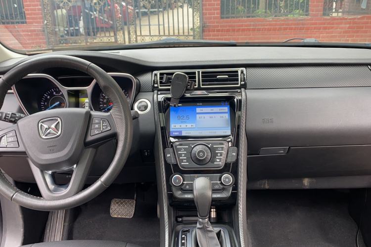 Used JMC Yusheng S330 2016 1.5L GTDi Automatic Two-Wheel Drive Fashion Edition
