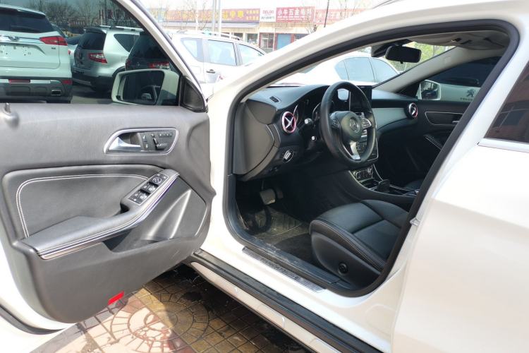 Used Mercedes-Benz GLA 2016 GLA 200 Sport Edition Driver Seat