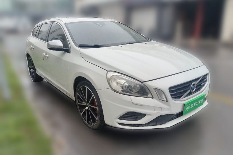 Used Volvo V60 2013 T5 Zhiya Edition Front Right 45 Deg