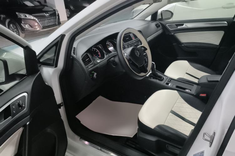 Used Volkswagen Golf 2018 230TSI Automatic Comfort Model Driver Seat