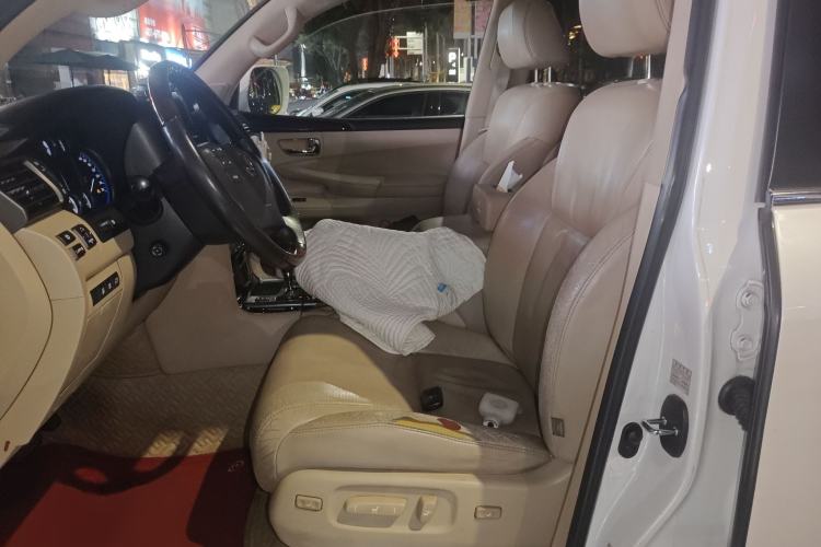 Used Lexus LX 2009 570
