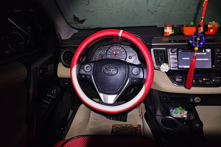 Used Toyota RAV4 2015 2.0L CVT Two-Wheel Drive Fashion Edition