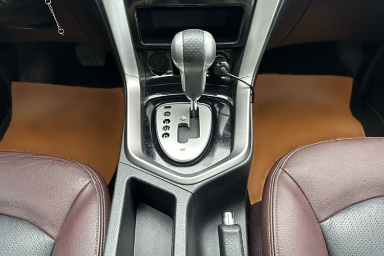 Used Venucia T70X 2016 2.0L CVT SmartFun Sport Edition
