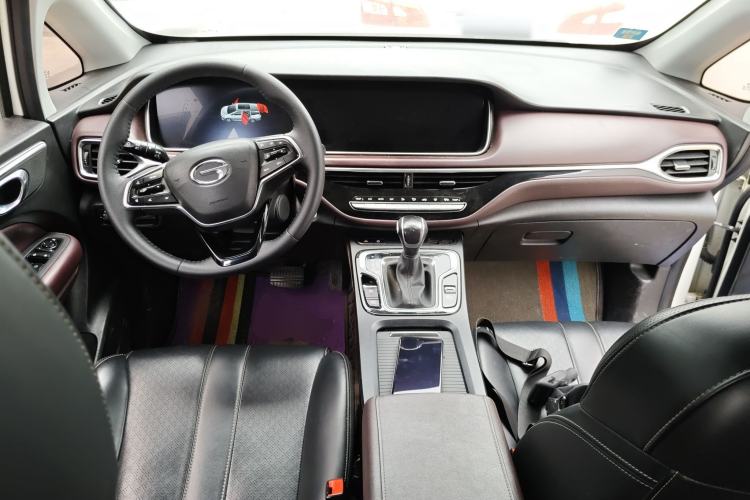 Used GAC Trumpchi M6 2021 270T DCT Luxury Edition (7 Seats) Center Console
