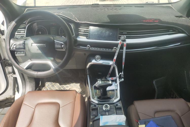 Used Haval H6 2017 Red-Label 1.3T Automatic Two-Wheel Drive ZhiShang Model Center Console