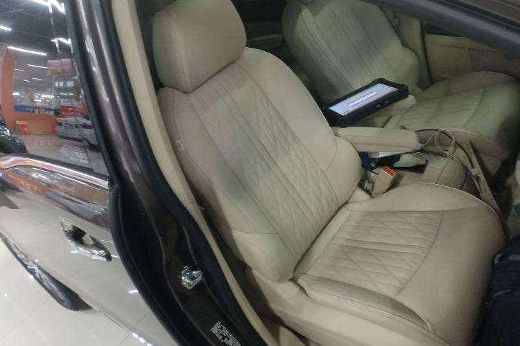 Used Buick GL8 2023 Facelifted Land Cruiser Executive Luxury Version
