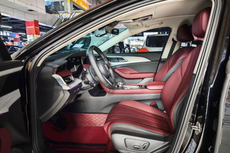 Used Hongqi H5 2025 2.0T Automatic Flag Edition – 500 000 Units Commemorative Version Left Front Seat