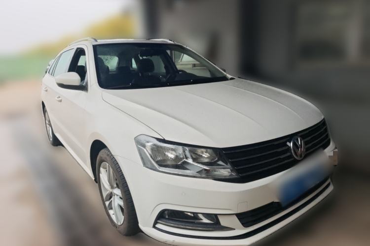 Used Volkswagen Gran Lavida 2015 1.6L Automatic Comfort Edition Front Right 45 Deg