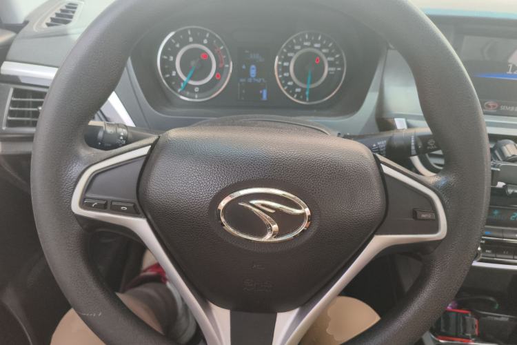 Used Soueast V5 Lingzhi 2015 Plus 1.5L Manual Smart Edition
