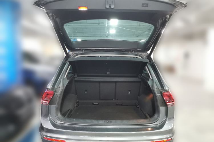 Used Volkswagen Tiguan 2018 330TSI All-Wheel-Drive Innovation Model Trunk
