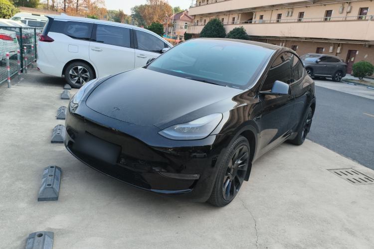 Used Tesla Model Y 2023 Long-Range All-Wheel-Drive Version