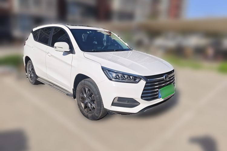 Used BYD Song 2021 Classic Edition 1.5T Manual Luxury Model Front Right 45 Deg