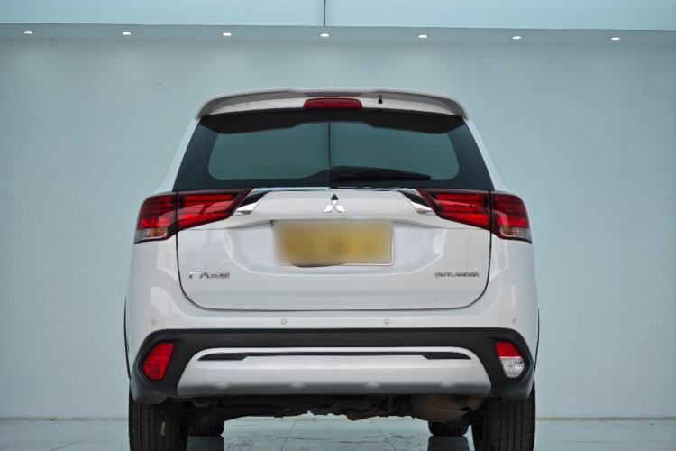 Used Mitsubishi Outlander 2019 2.4L 4x4 Zhi Xiang Edition 5 Seats China VI Standard
