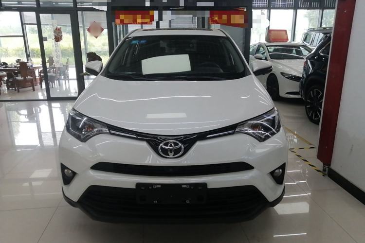 Used Toyota RAV4 2019 2.0L CVT Two-Wheel Drive Luxury Version China VI Standard
