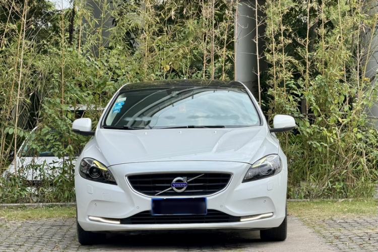 Used Volvo V40 2016 T4 Smart Luxury Edition