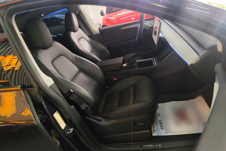 Used Tesla Model Y 2024 Long-Range All-Wheel-Drive Version Right Front Seat