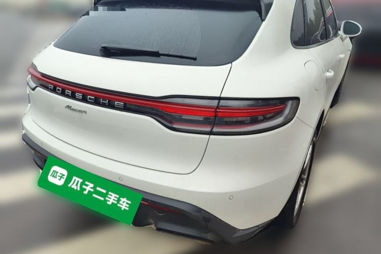 Used Porsche Macan 2023 Macan 2.0T Rear Right 45 Deg