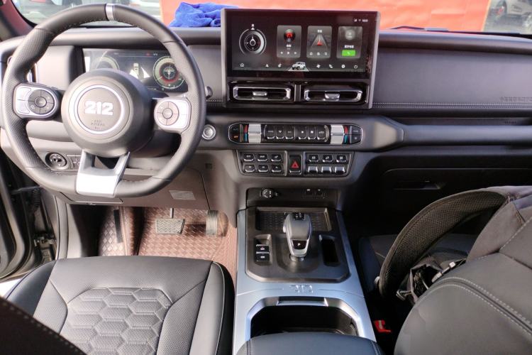 Used 212 T01 2024 2.0T Mechanic
