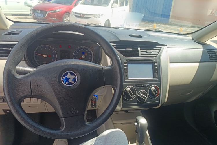 Used Venucia R50 2015 1.6L Automatic Fashion Edition