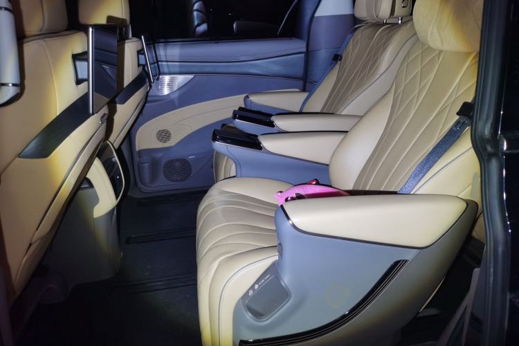 Used Denza D9 2022 DM-i 970 Four-Wheel Drive Flagship Model
