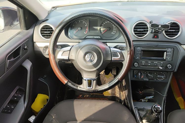 Used Volkswagen Jetta 2015 Zhuihui Edition 1.4L Manual Fashion Model
