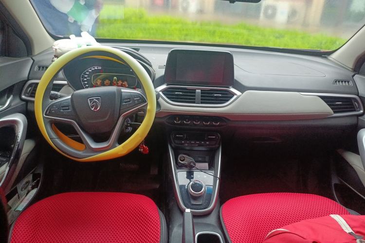 Used Baojun 510 2017 1.5L Automatic Fashion Model Center Console