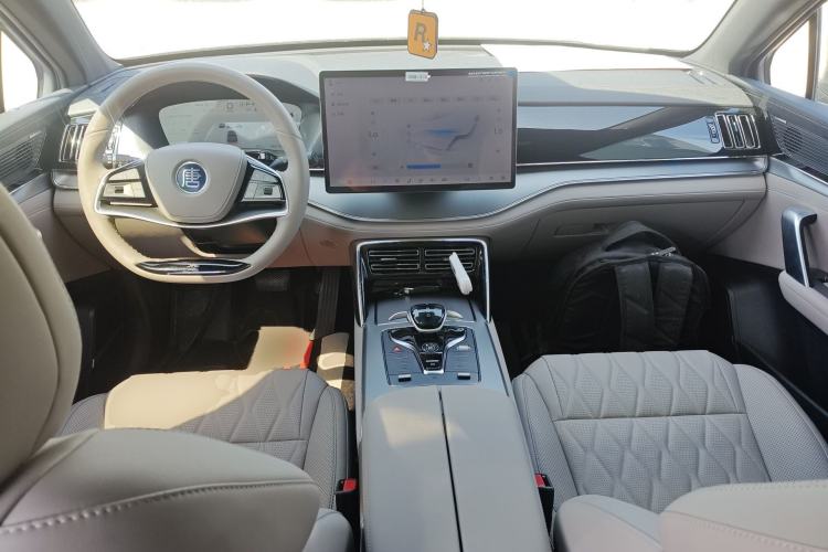 Used BYD Tang New Energy 2025 DM-i 115KM Prestige Model Center Console