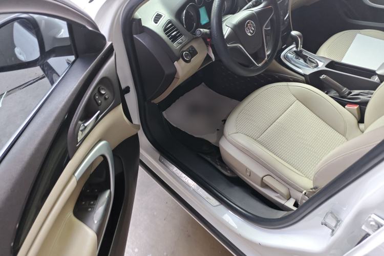 Used Buick Regal 2015 2.0L Leading Fashion Edition