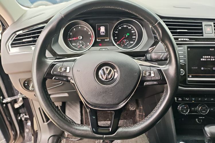 Used Volkswagen Tiguan L 2017 330TSI Automatic Two-Wheel Drive Flagship Edition Steering Wheel