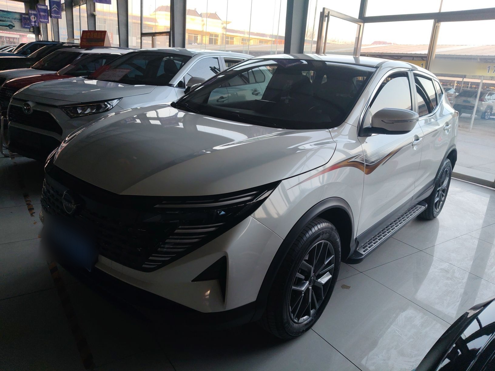 تحت مقدمة السيارة