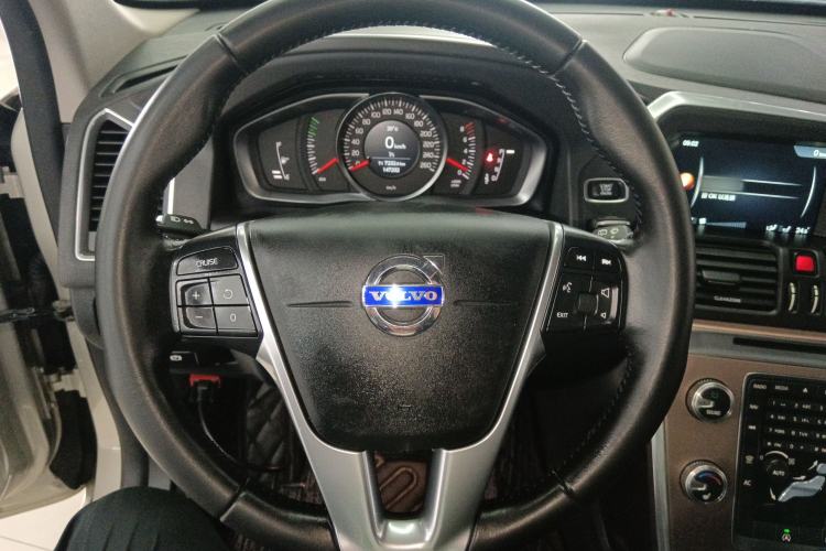Used Volvo XC60 2017 T5 AWD Smart Upgrade Model Steering Wheel