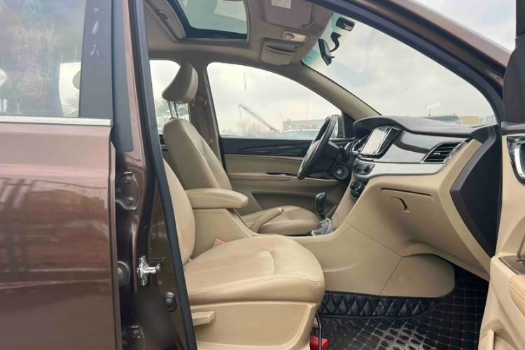 Used Baojun 730 2016 1.5T Manual Luxury Edition 7 Seats
