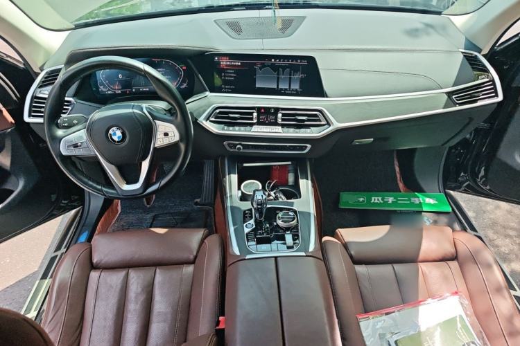 Used BMW X7 2021 xDrive40i Luxury Package with Leading Features